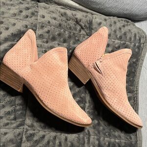 Lucky Brand Pink Suede bootie, shootie, shoes